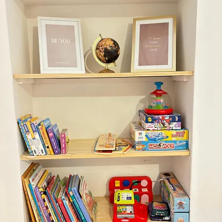 3 Pieces, Climatise, Calme, 100m Du Centre, Parking, 