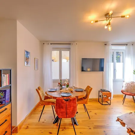 3 Pieces, Climatise, Calme, 100m Du Centre, Parking, 