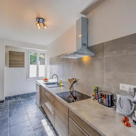 Apartamento 3 Pieces, Climatise, Calme, 100m Du Centre, Parking, 