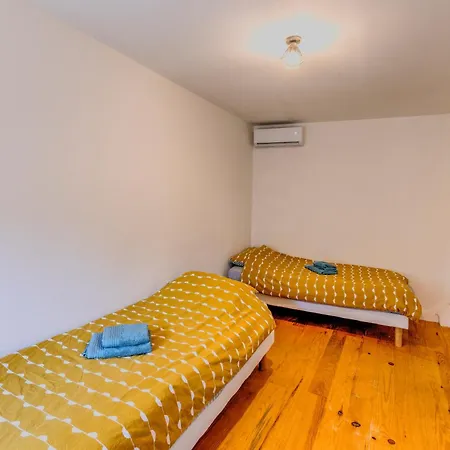 3 Pieces, Climatise, Calme, 100m Du Centre, Parking, 