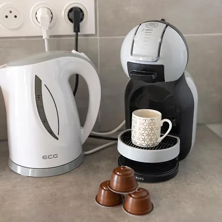 3 Pieces, Climatise, Calme, 100m Du Centre, Parking, 