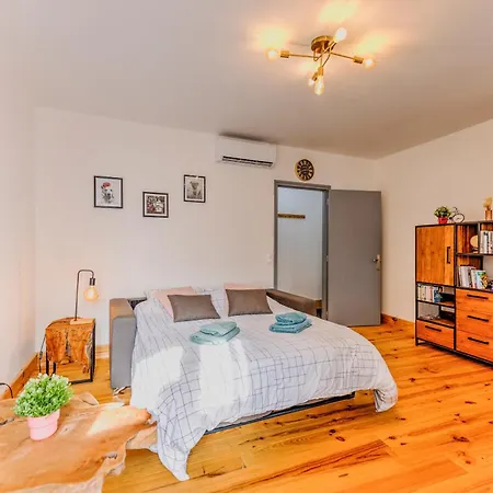 Apartamento 3 Pieces, Climatise, Calme, 100m Du Centre, Parking, 