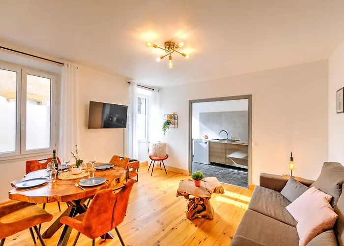 Grand T3, Climatise, Calme, Centre Ville, Parking, 