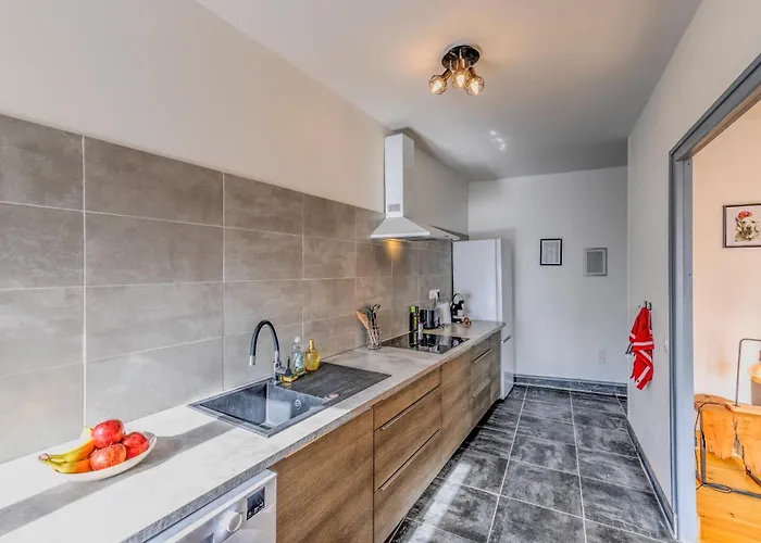 Grand T3, Climatise, Calme, Centre Ville, Parking, 