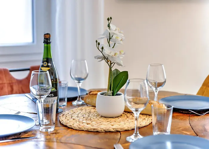 Apartment Grand T3, Climatise, Calme, Centre Ville, Parking, 