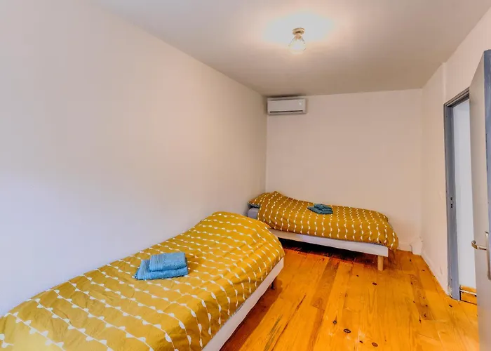 Grand T3, Climatise, Calme, Centre Ville, Parking, 