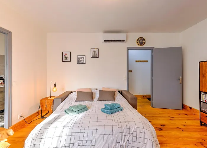 Apartment Grand T3, Climatise, Calme, Centre Ville, Parking, 