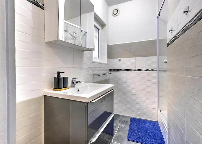 Grand T3, Climatise, Calme, Centre Ville, Parking, 