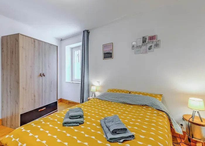 Apartment Grand T3, Climatise, Calme, Centre Ville, Parking, 