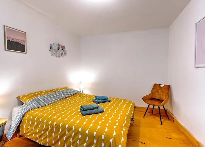 Apartment Grand T3, Climatise, Calme, Centre Ville, Parking, 