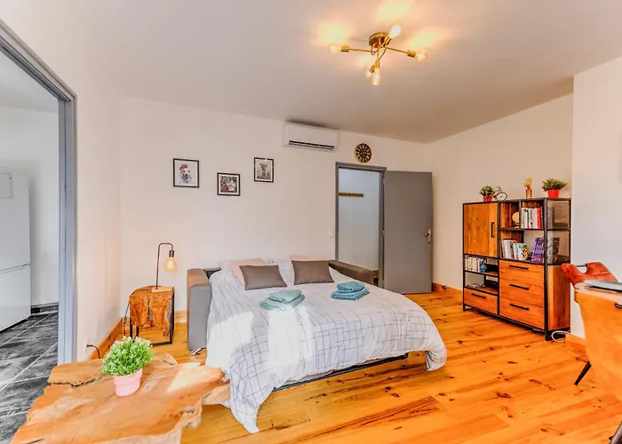 Apartment Grand T3, Climatise, Calme, Centre Ville, Parking, 